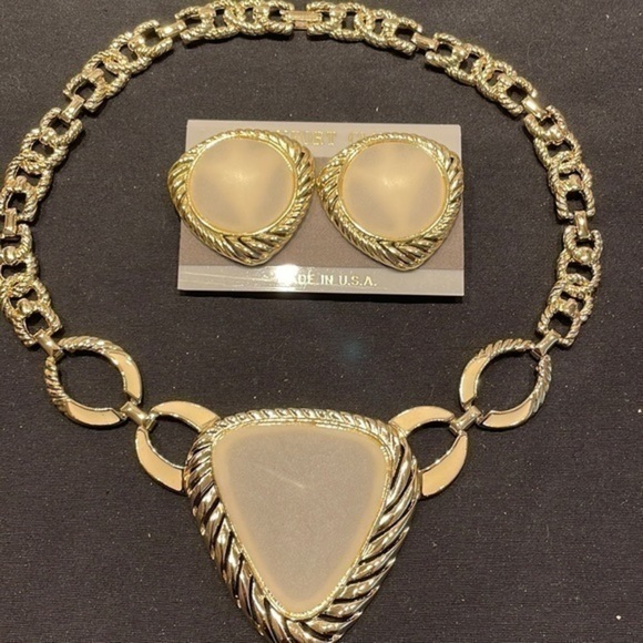 Vintage Silver Tone & Opaque Frosted White Retro Necklace & Clip On Earring Set - Picture 2 of 5